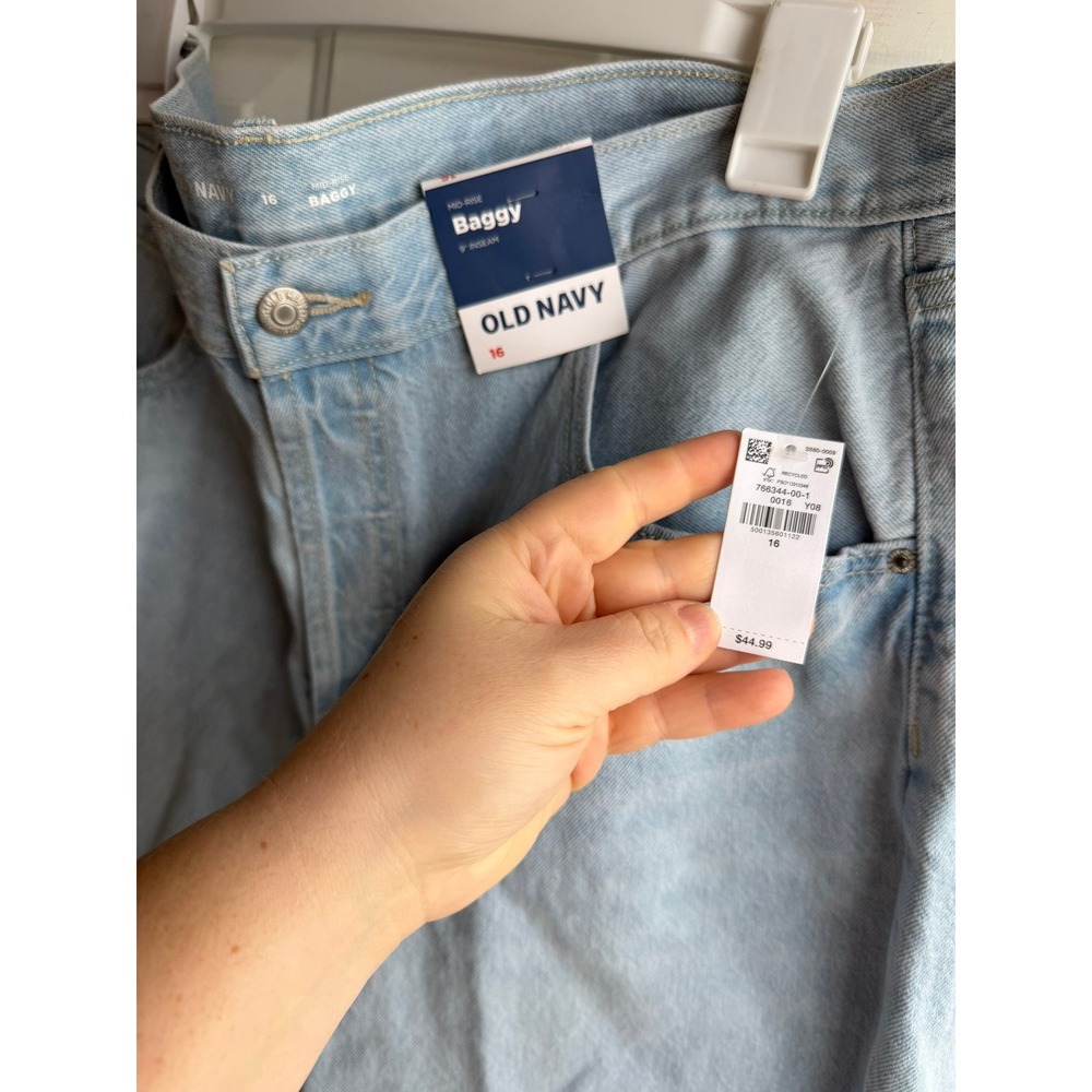 NEW Women's Mid-Rise Light Wash Baggy Cut-Off Jean 9" Bermuda Shorts Sz 16 - Picture 5 of 6